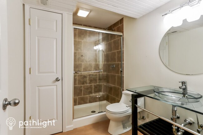 Building Photo - 903 Wellesley Pl Dr