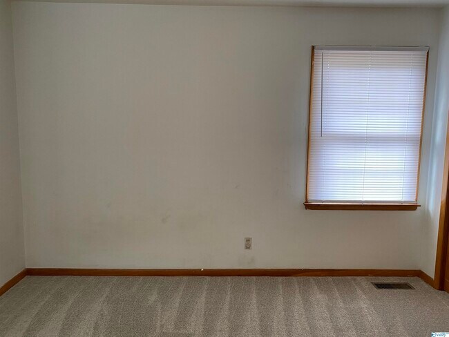 Building Photo - 4211 Tee Jay Dr NW