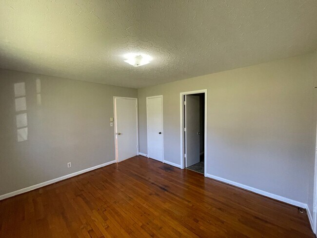 Building Photo - SHJ297-605 Lark Drive