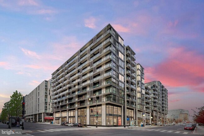 Building Photo - 925 H St NW