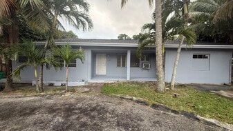 Building Photo - 1124 NW 112th Ter