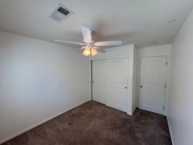 Building Photo - Tulare home move-in ready!