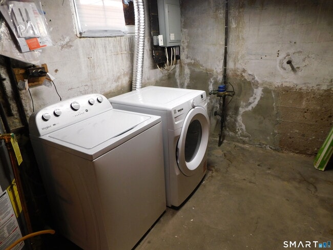 Building Photo - 83 Forest St