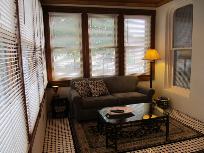 Sunporch - 301 W 2nd St