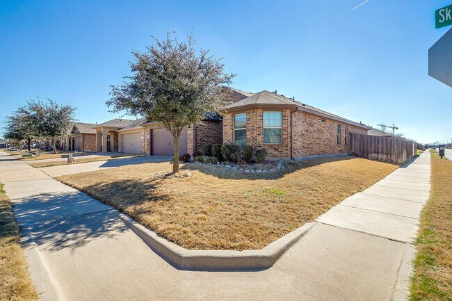Building Photo - Amazing 4 Bed, 2 Bath in the Highly Desired Villages-Eagle Mountain- 76179- Eagle Mountain/Sagina...
