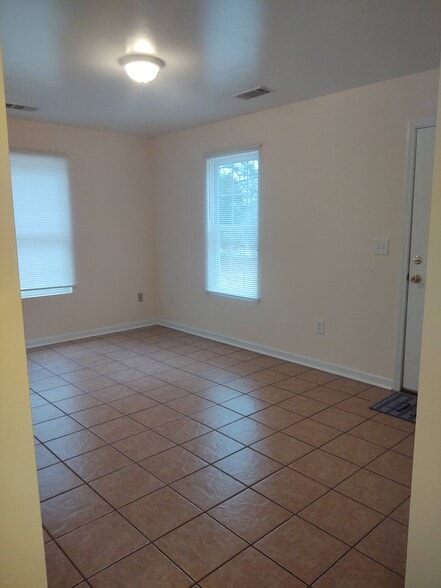 Living-room - 247 Hereford Cir