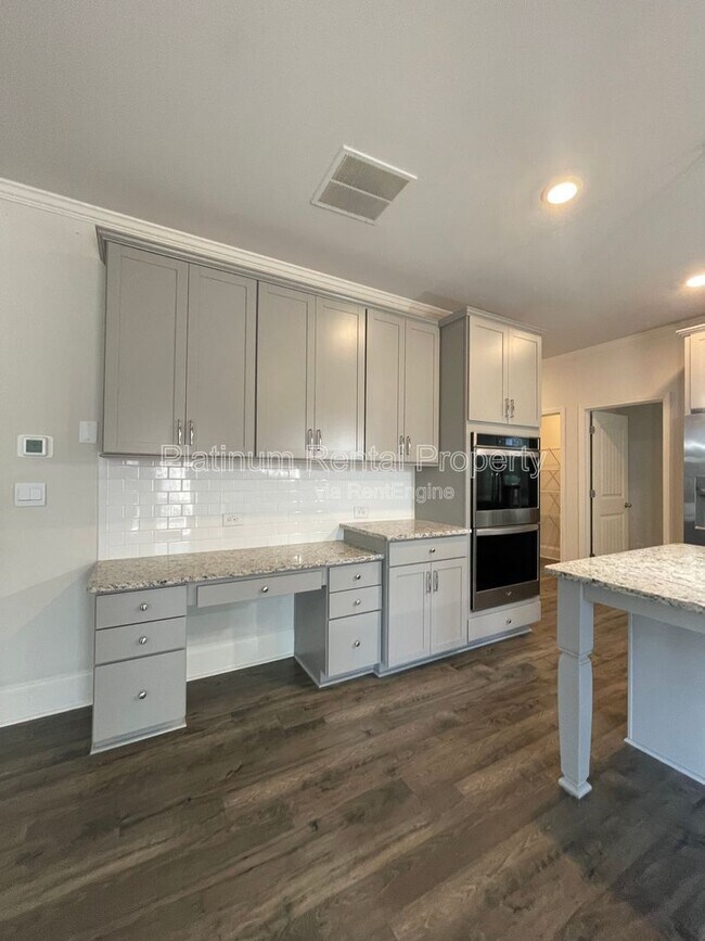 Building Photo - 1616 Chancery Ln