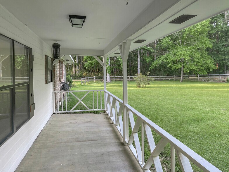 Building Photo - 1080 Pine Cone Ln