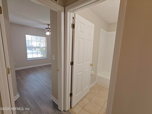 Building Photo - 1250 Bedrock Dr