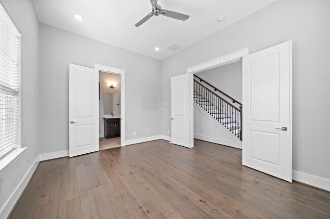 Building Photo - 1161 W 24th St