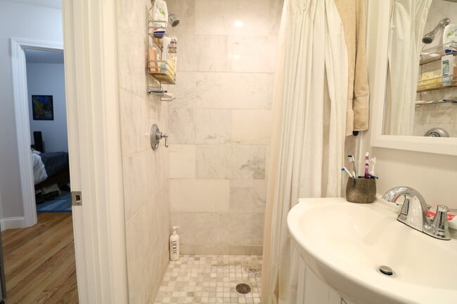 Building Photo - 67 Marion St