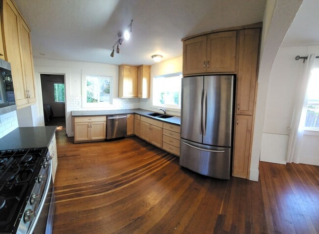 Building Photo - Jeffrey and Foothill Properties