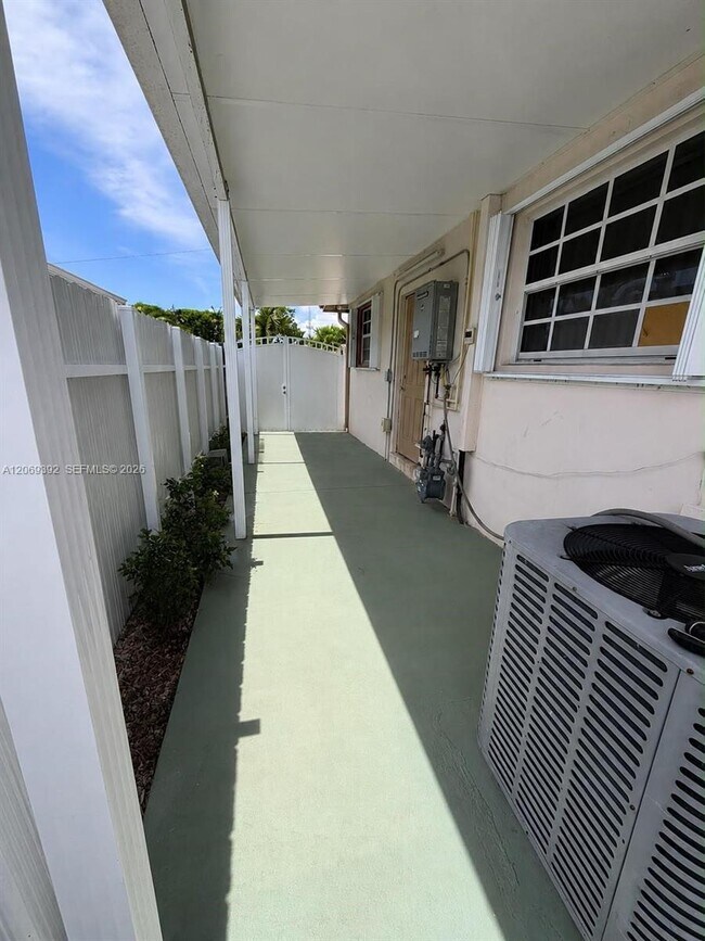Building Photo - 10955 SW 177th Terrace
