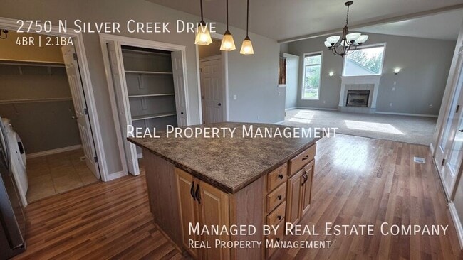 Building Photo - 2750 N Silver Creek Dr