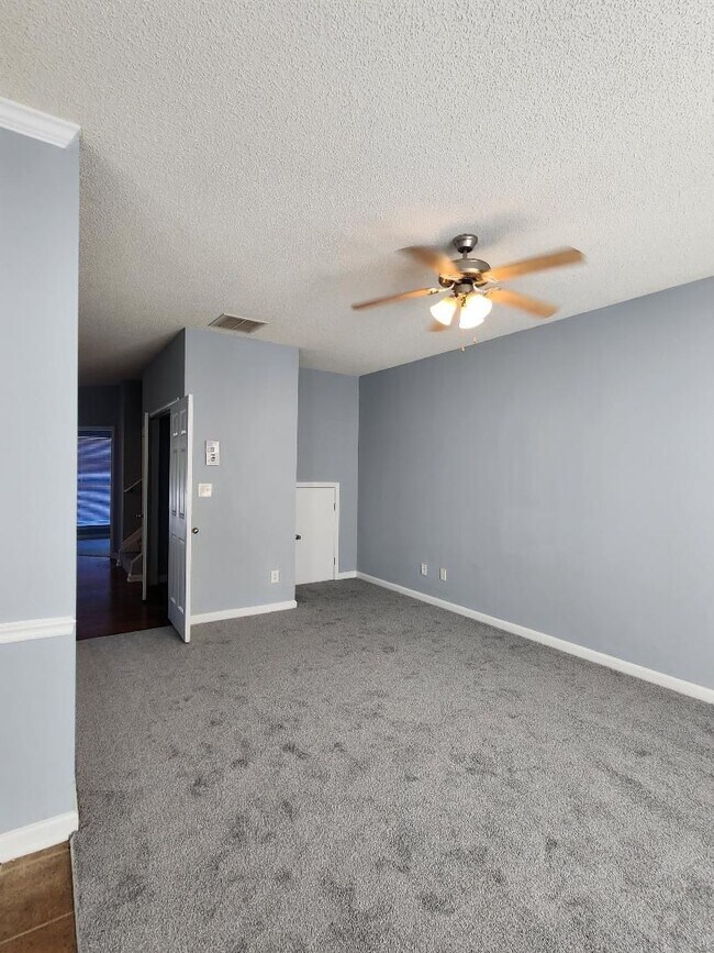 Building Photo - 221 Shenandoah Dr