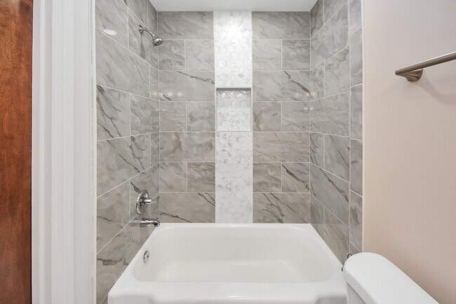 Building Photo - 5326 Heatherbrook Dr