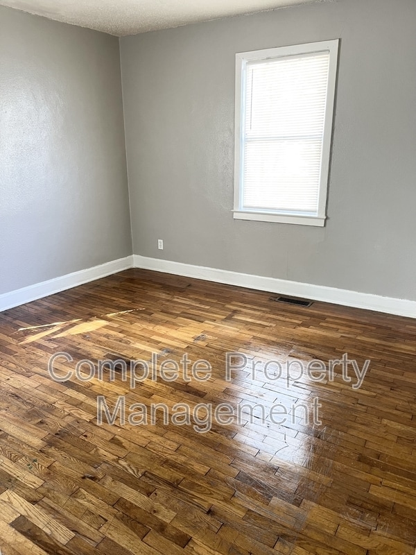 Building Photo - 2213 Fulton Ave SW