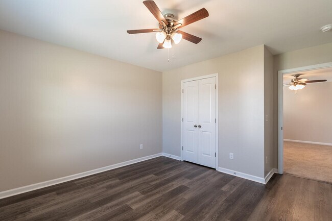 Building Photo - 3733 Moseley Dr