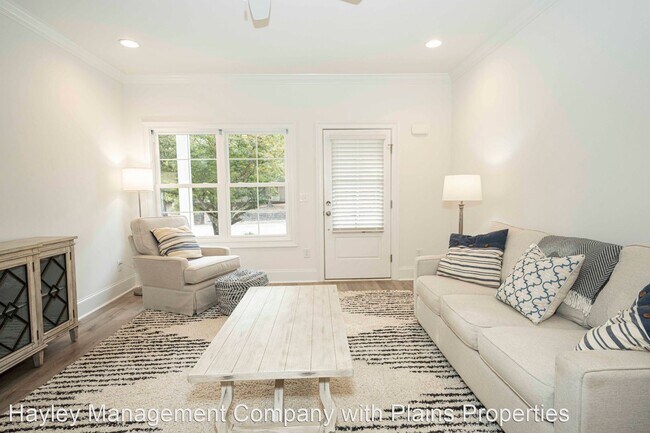 Building Photo - 4 br, 4 bath House - 388 Sanders St.