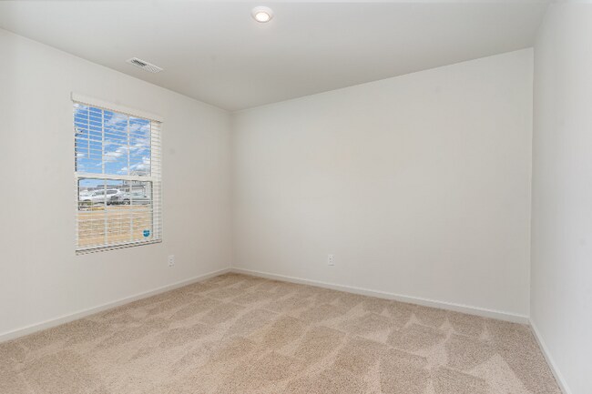 Building Photo - 385 Dasu Dr