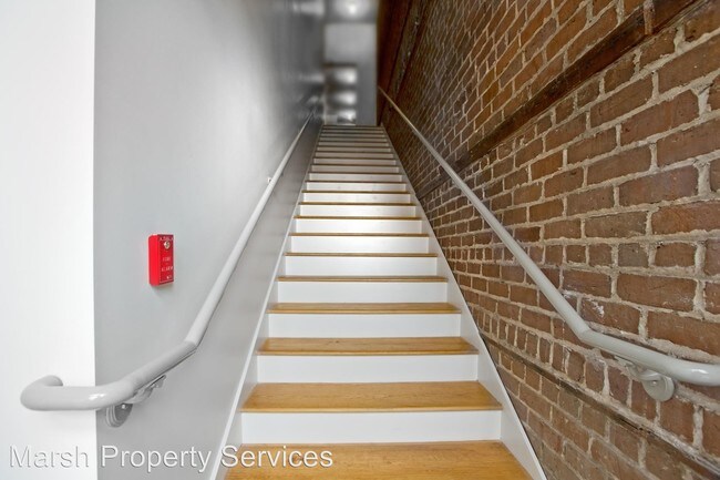 Building Photo - 219 W Broughton St