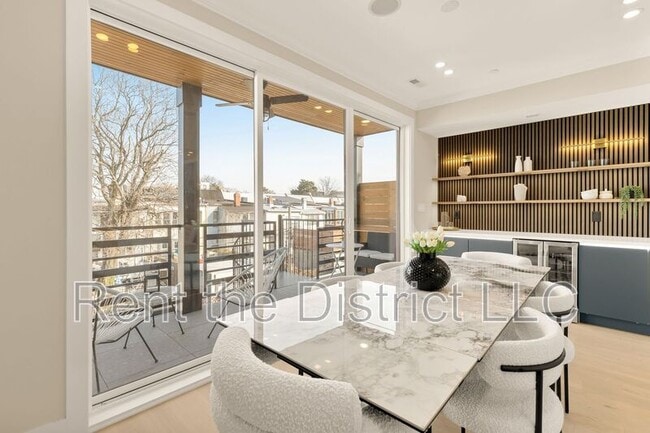 Building Photo - 1365 Perry Pl NW