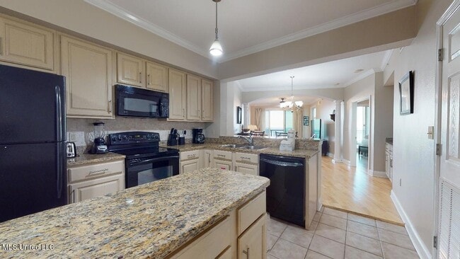 Building Photo - 2228 Beach Dr