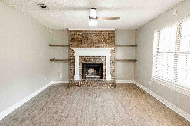 Building Photo - Charming 3-Bedroom Home with In-Ground Pool & Fenced Yard