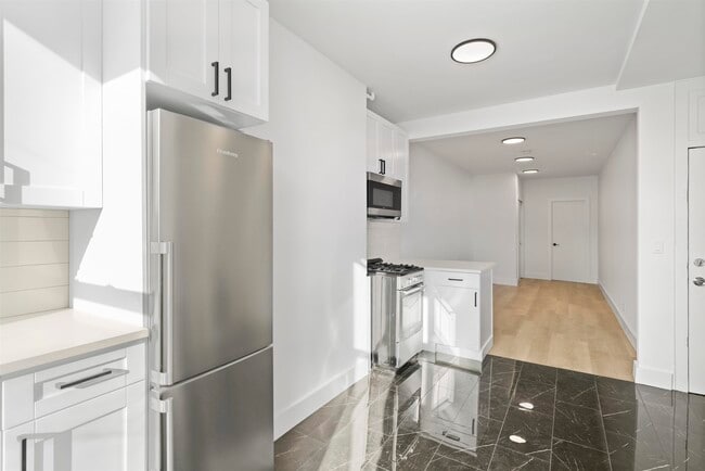 Primary Photo - 216 Madison St