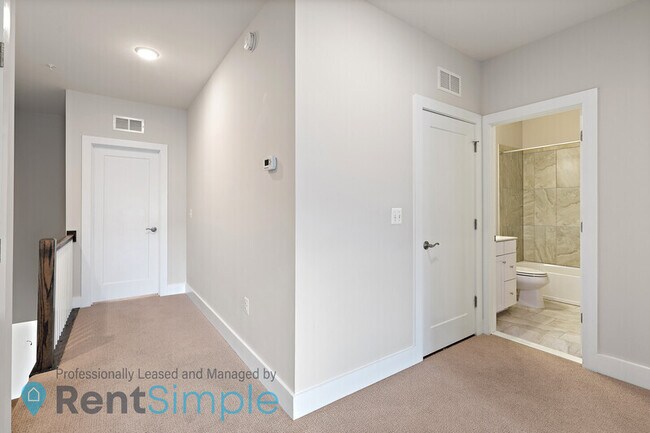 Building Photo - 44798 Tiverton Sq