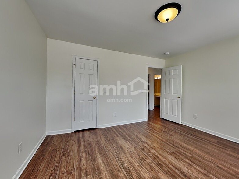 Building Photo - 1425 Youngs Mill Rd