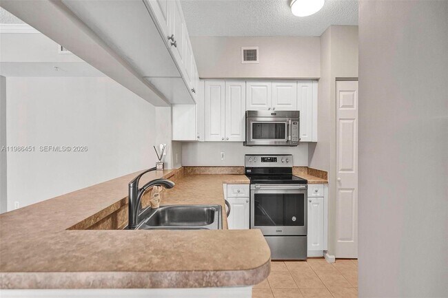 Building Photo - 17150 N Bay Rd