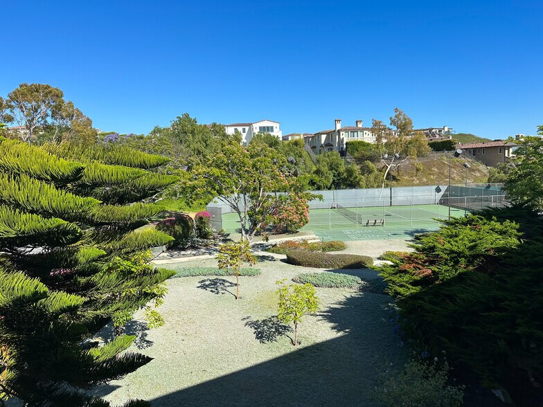 Building Photo - 3200 La Rotonda Dr