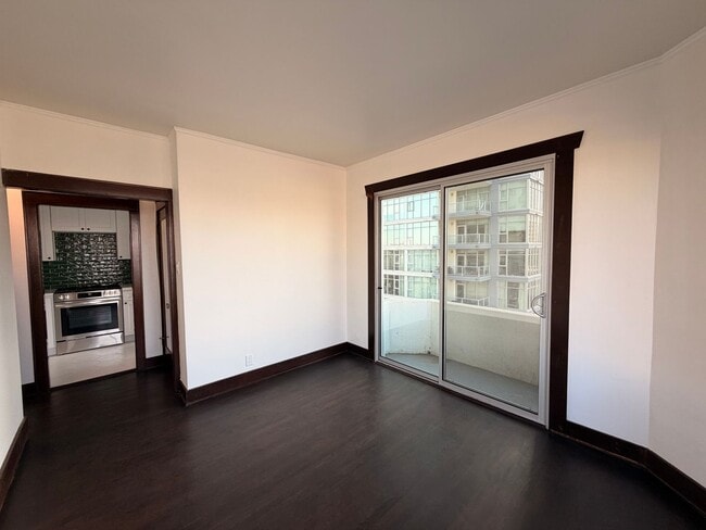 Building Photo - Historic 1BD in The Sovereign | New Appliances | Rooftop Access | Pet Friendly