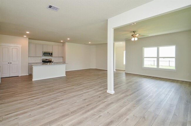 Building Photo - 4656 Peony Grn Dr