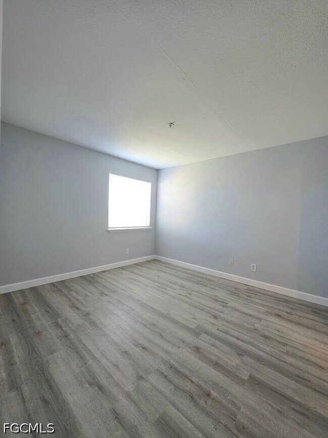 Building Photo - 2845 Winkler Ave