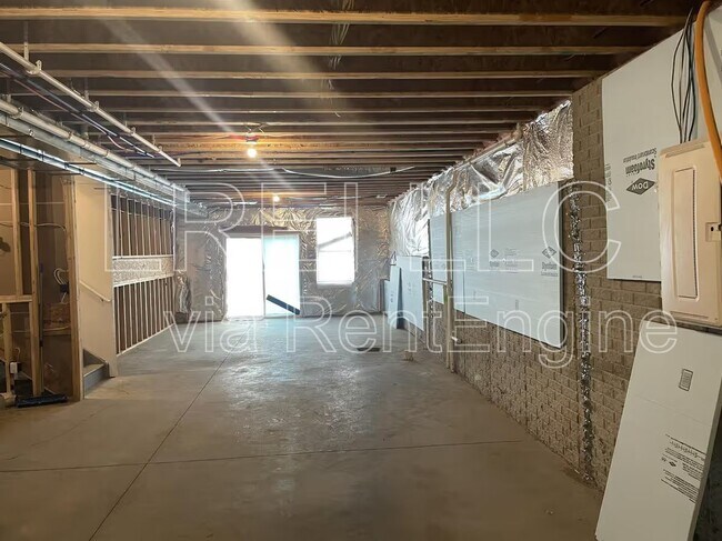 Building Photo - 9211 Tamarack Grove Ln