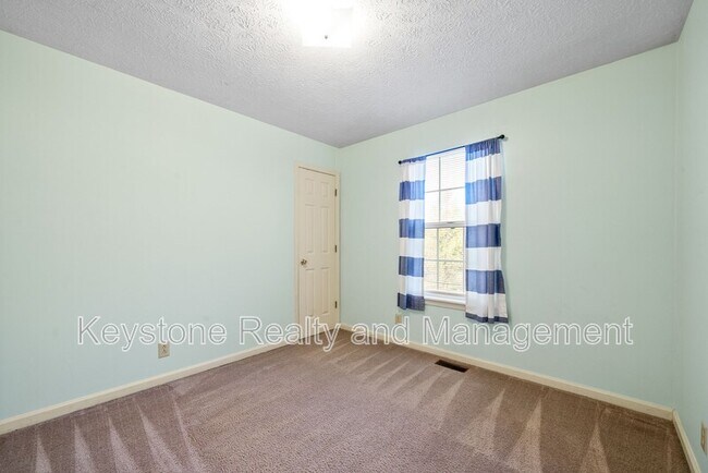 Building Photo - 609 Artic Ave