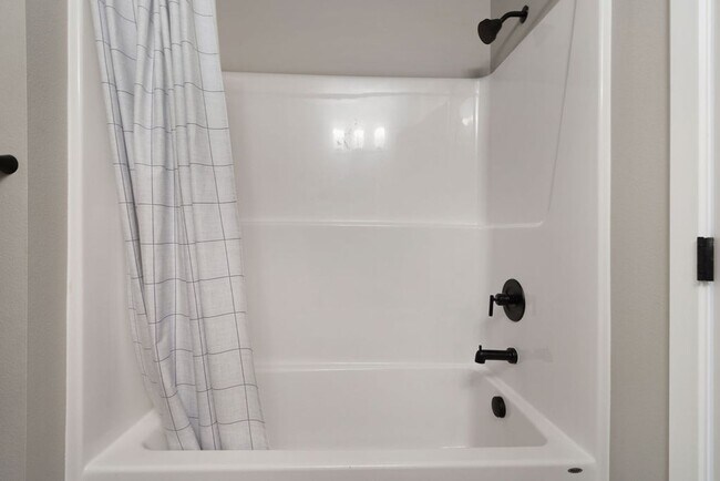 Building Photo - 6812 NE 131st Way