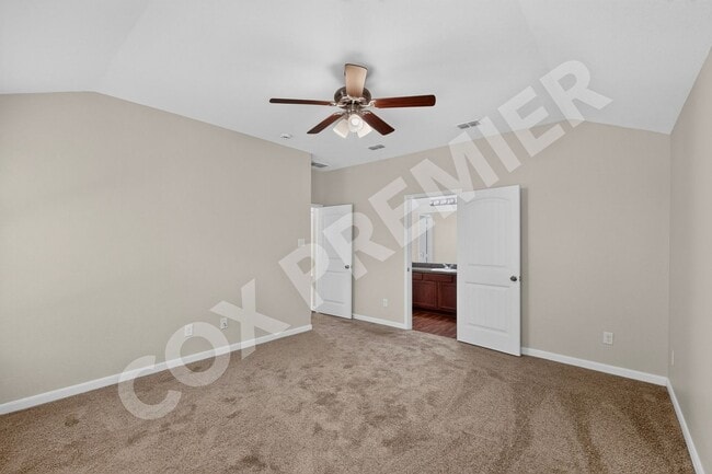 Building Photo - 2848 St Bernard Dr