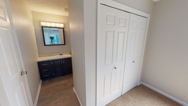 Building Photo - 9621 S Lake Ridge Dr