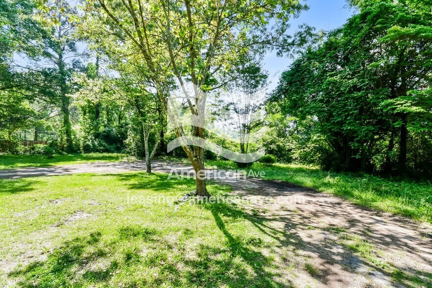 Building Photo - 3920 Parkwood Rd