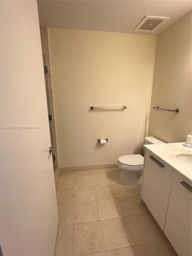 Building Photo - 1060 Brickell Ave