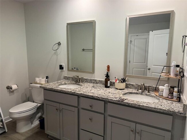 Building Photo - 424 Kohn Dr