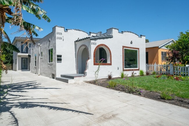 Building Photo - 2325 1/2 S Sycamore Ave