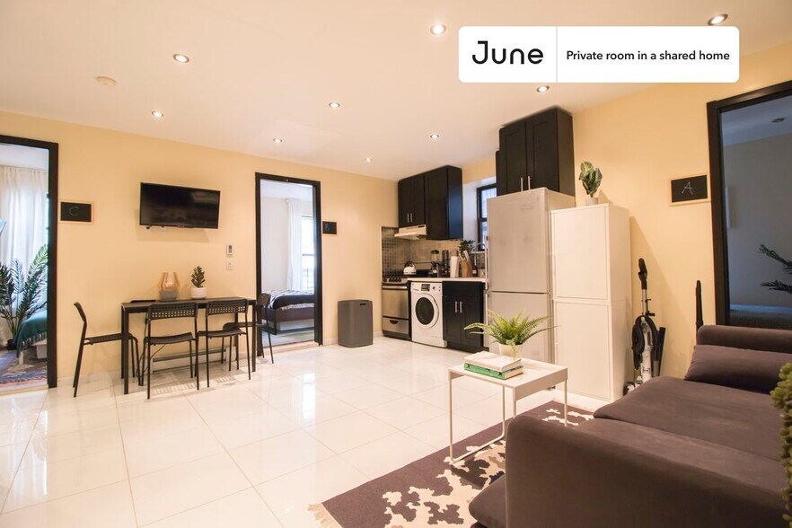 Building Photo - Private bedroom in 4 bed/2 bath Home