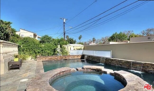 Building Photo - 332 S Almont Dr