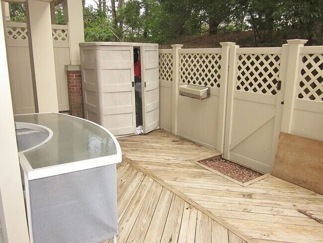 Building Photo - Spacious 2 BED 1.5 BATH Condo rental close to Quincy Center!