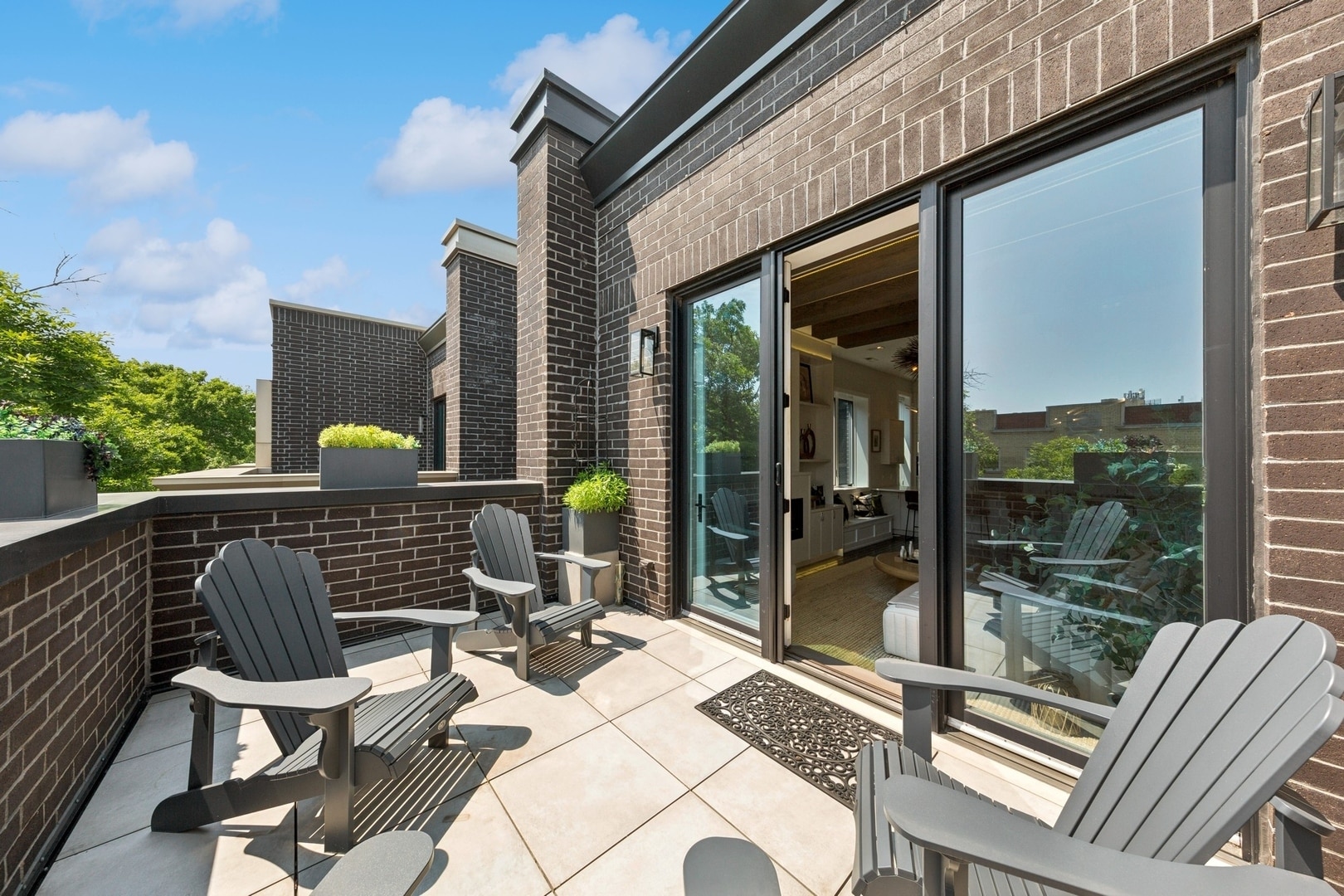 Building Photo - 2756 N Magnolia Ave