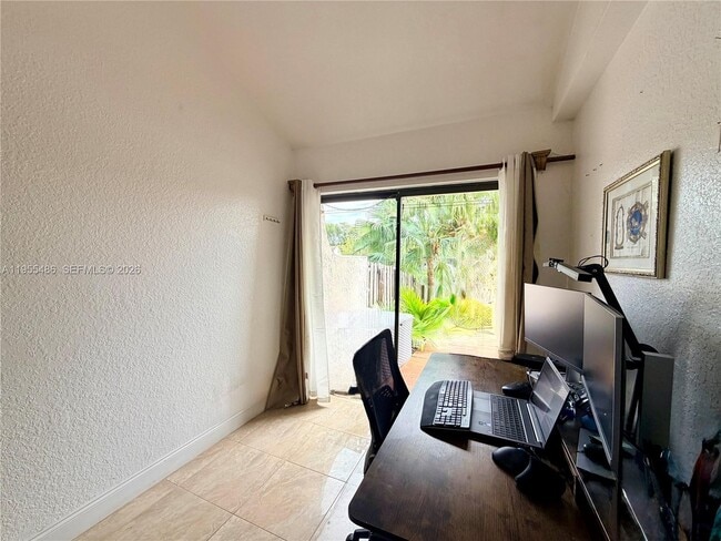 Building Photo - 2865 Begonia Way